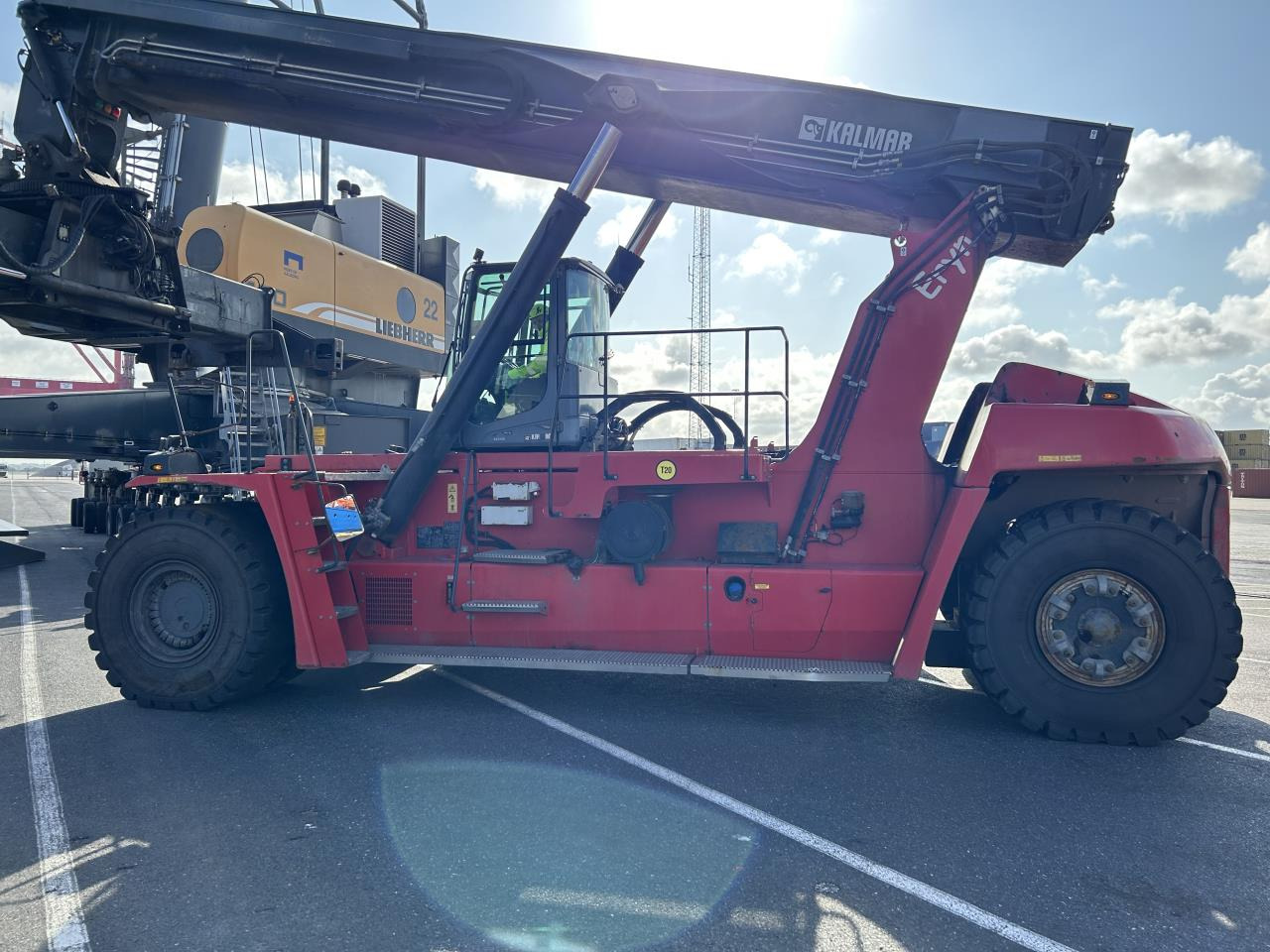 Kalmar DRG450-65S5 - آلة حمل الحاويات في الأماكن الصغيرة: صورة 1 Kalmar DRG450-65S5 - آلة حمل الحاويات في الأماكن الصغيرة: صورة 1
