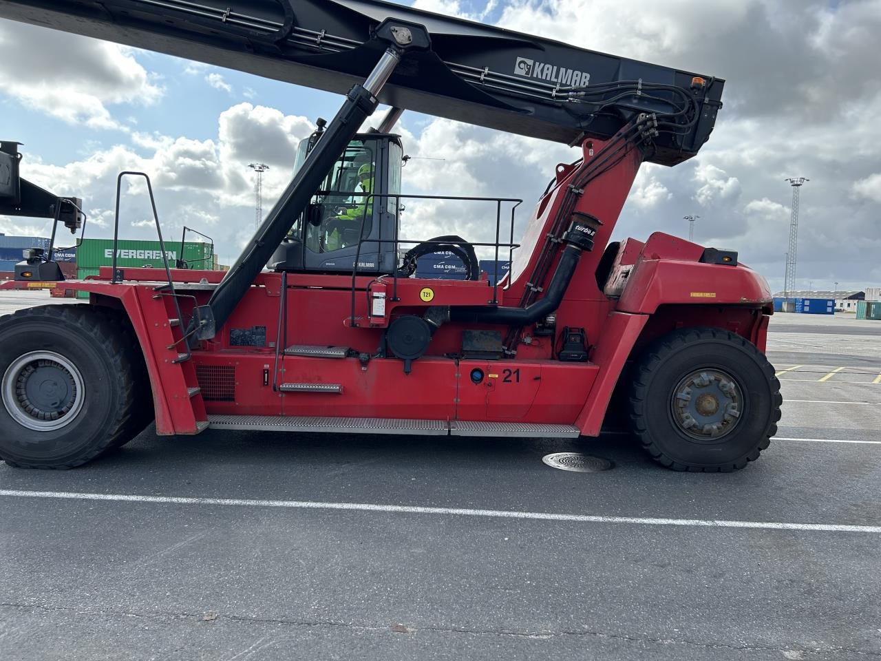 Kalmar DRG450-65S5 - آلة حمل الحاويات في الأماكن الصغيرة: صورة 1 Kalmar DRG450-65S5 - آلة حمل الحاويات في الأماكن الصغيرة: صورة 1