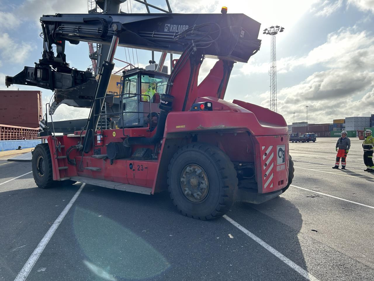 Kalmar DRG450-65S5 - آلة حمل الحاويات في الأماكن الصغيرة: صورة 3 Kalmar DRG450-65S5 - آلة حمل الحاويات في الأماكن الصغيرة: صورة 3