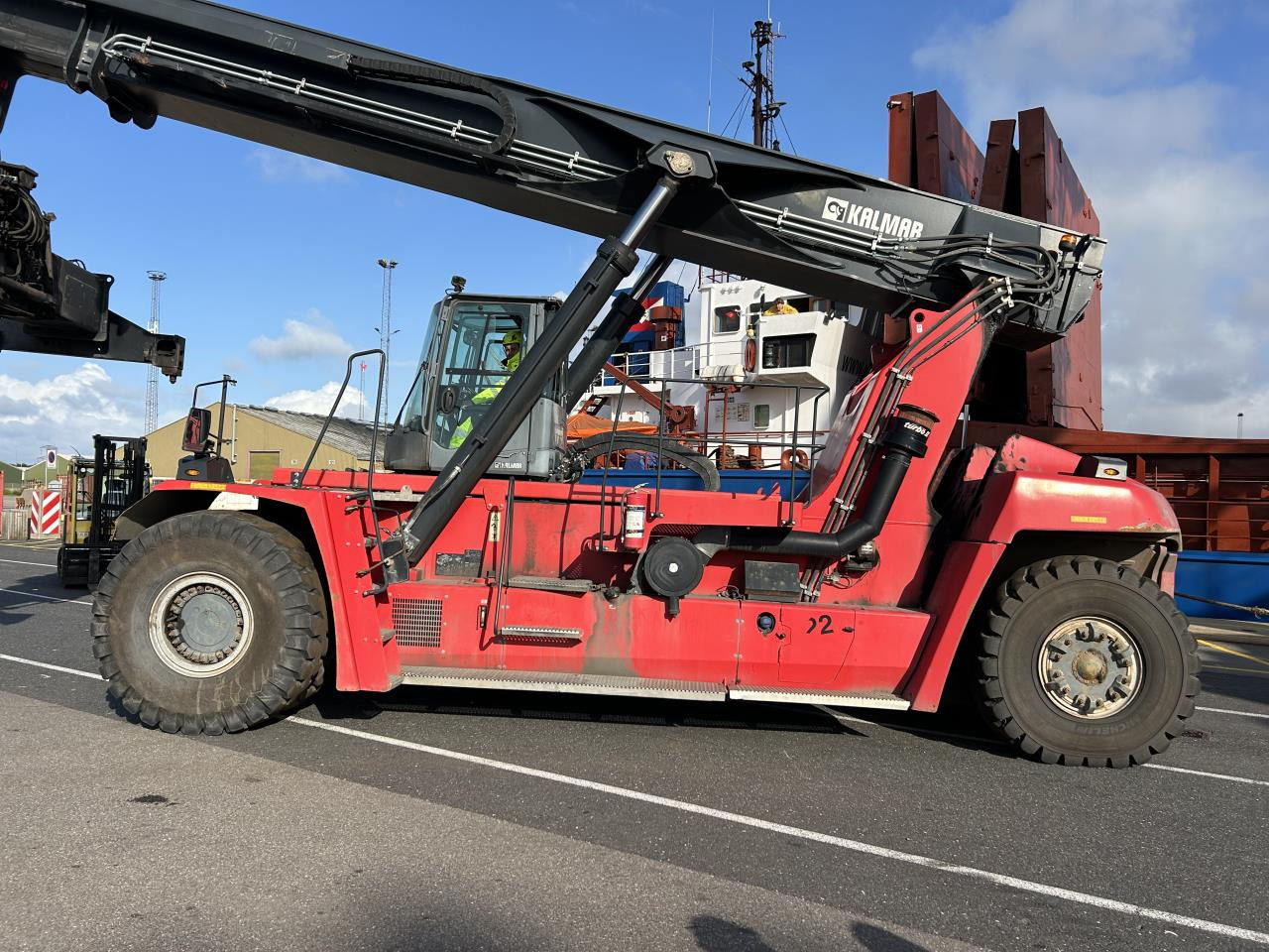 Kalmar DRG450-65S5 - آلة حمل الحاويات في الأماكن الصغيرة: صورة 1 Kalmar DRG450-65S5 - آلة حمل الحاويات في الأماكن الصغيرة: صورة 1