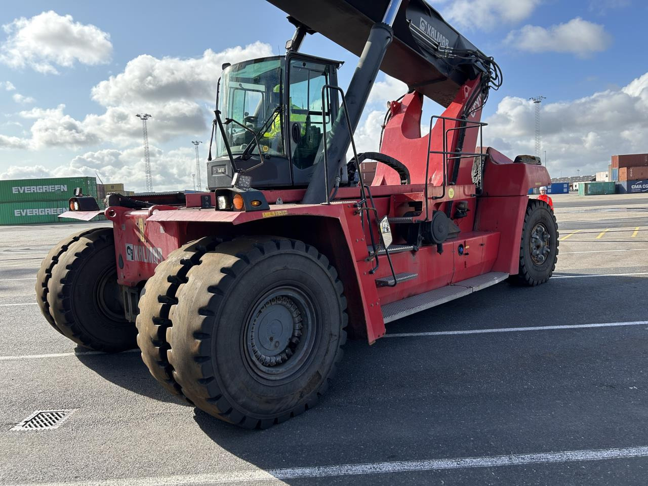 Kalmar DRG450-65S5 - آلة حمل الحاويات في الأماكن الصغيرة: صورة 2 Kalmar DRG450-65S5 - آلة حمل الحاويات في الأماكن الصغيرة: صورة 2