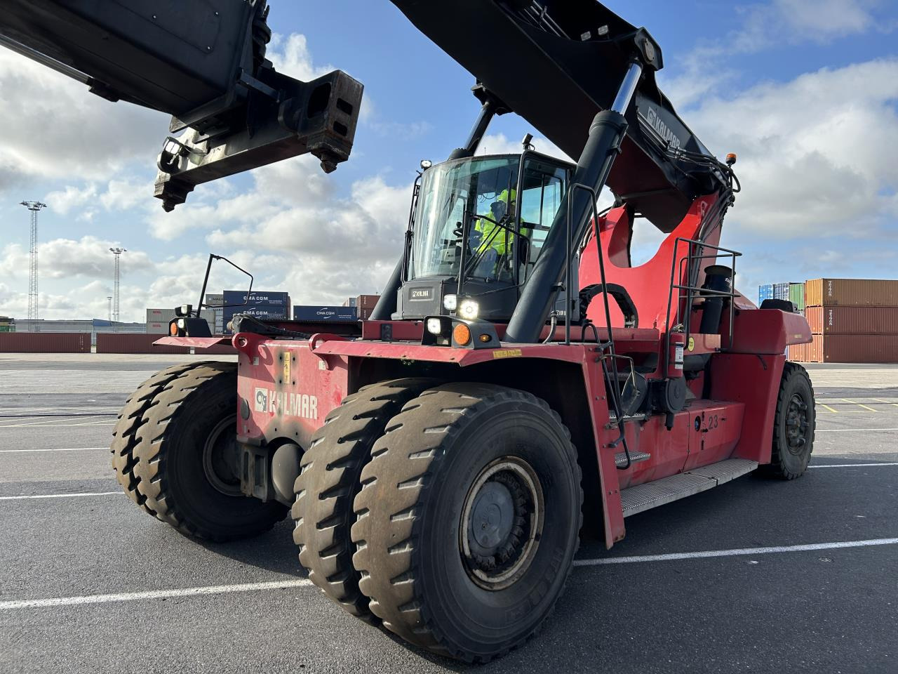 Kalmar DRG450-65S5 - آلة حمل الحاويات في الأماكن الصغيرة: صورة 2 Kalmar DRG450-65S5 - آلة حمل الحاويات في الأماكن الصغيرة: صورة 2