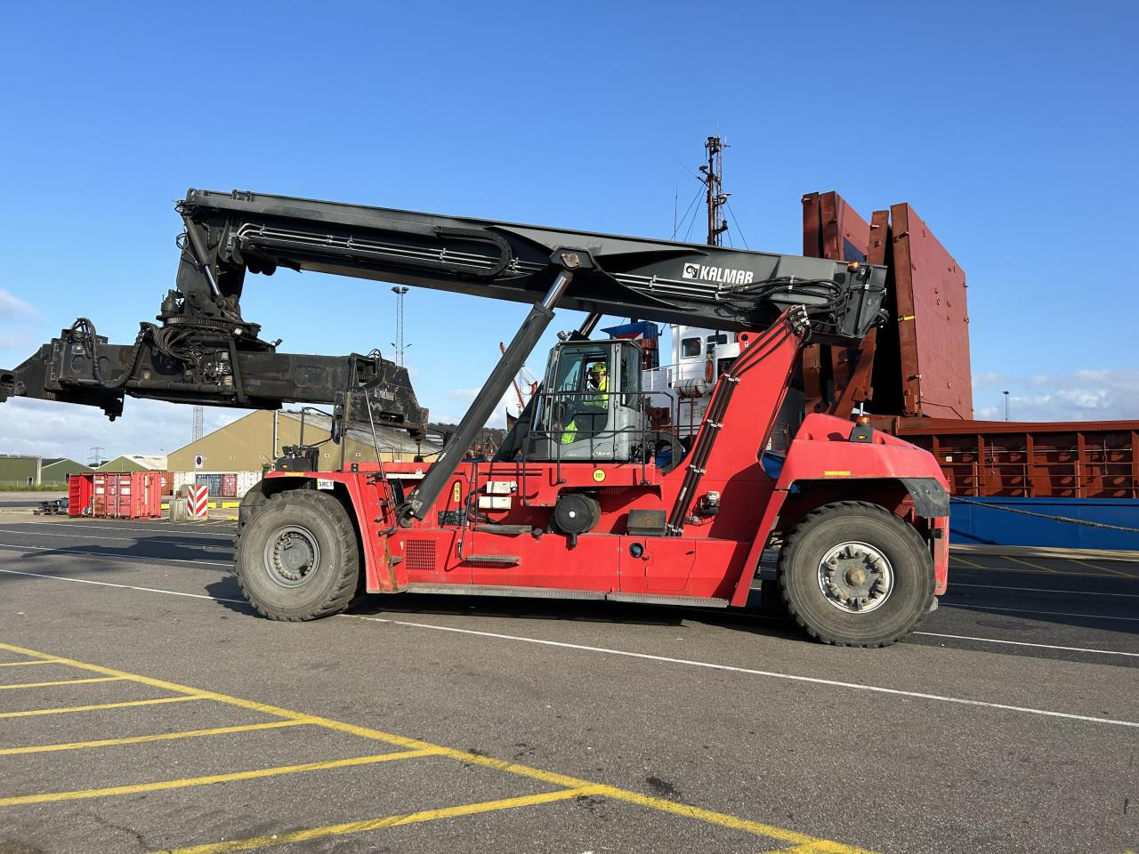 Kalmar DRG450-65S5 - آلة حمل الحاويات في الأماكن الصغيرة: صورة 1 Kalmar DRG450-65S5 - آلة حمل الحاويات في الأماكن الصغيرة: صورة 1