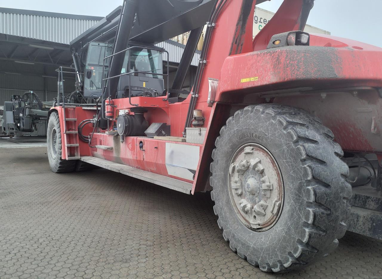 Kalmar DRG450-75C5XS - آلة حمل الحاويات في الأماكن الصغيرة: صورة 2 Kalmar DRG450-75C5XS - آلة حمل الحاويات في الأماكن الصغيرة: صورة 2