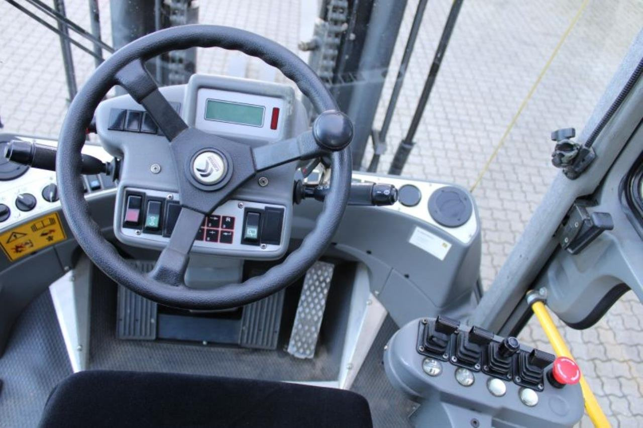 Kalmar ECD80-6 - رافعة شوكية كهربائية: صورة 4 Kalmar ECD80-6 - رافعة شوكية كهربائية: صورة 4