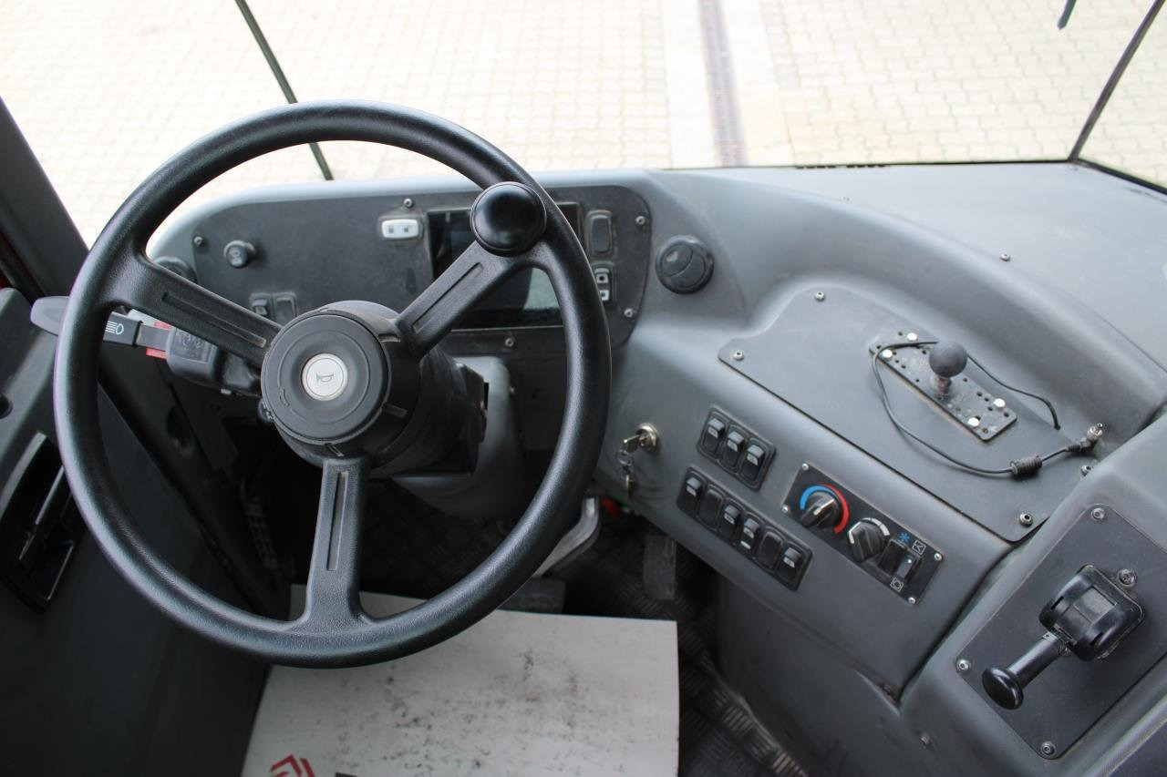 Kalmar T2I 4X2 - شاحنة نقل نصف مقطورة بالميناء: صورة 4 Kalmar T2I 4X2 - شاحنة نقل نصف مقطورة بالميناء: صورة 4