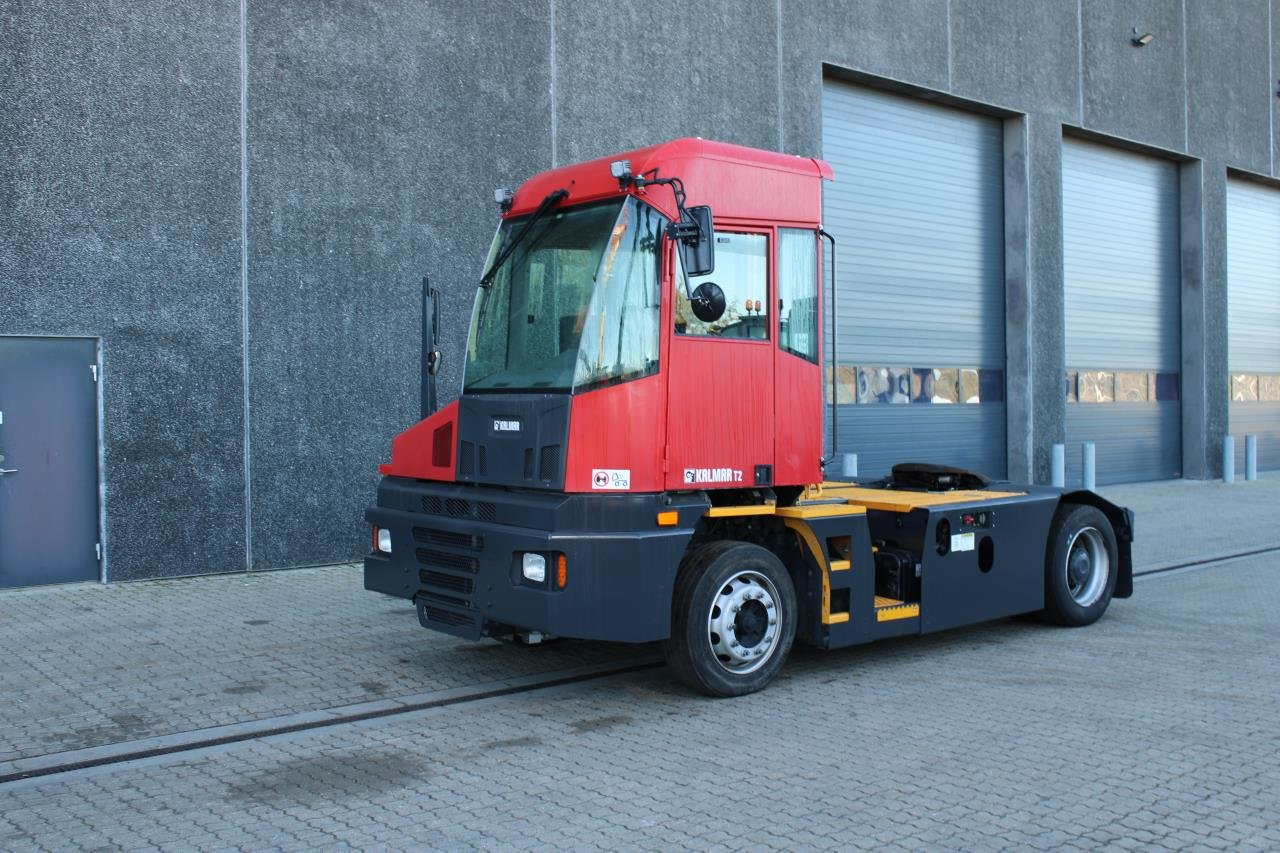 Kalmar T2I 4X2 - شاحنة نقل نصف مقطورة بالميناء: صورة 2 Kalmar T2I 4X2 - شاحنة نقل نصف مقطورة بالميناء: صورة 2