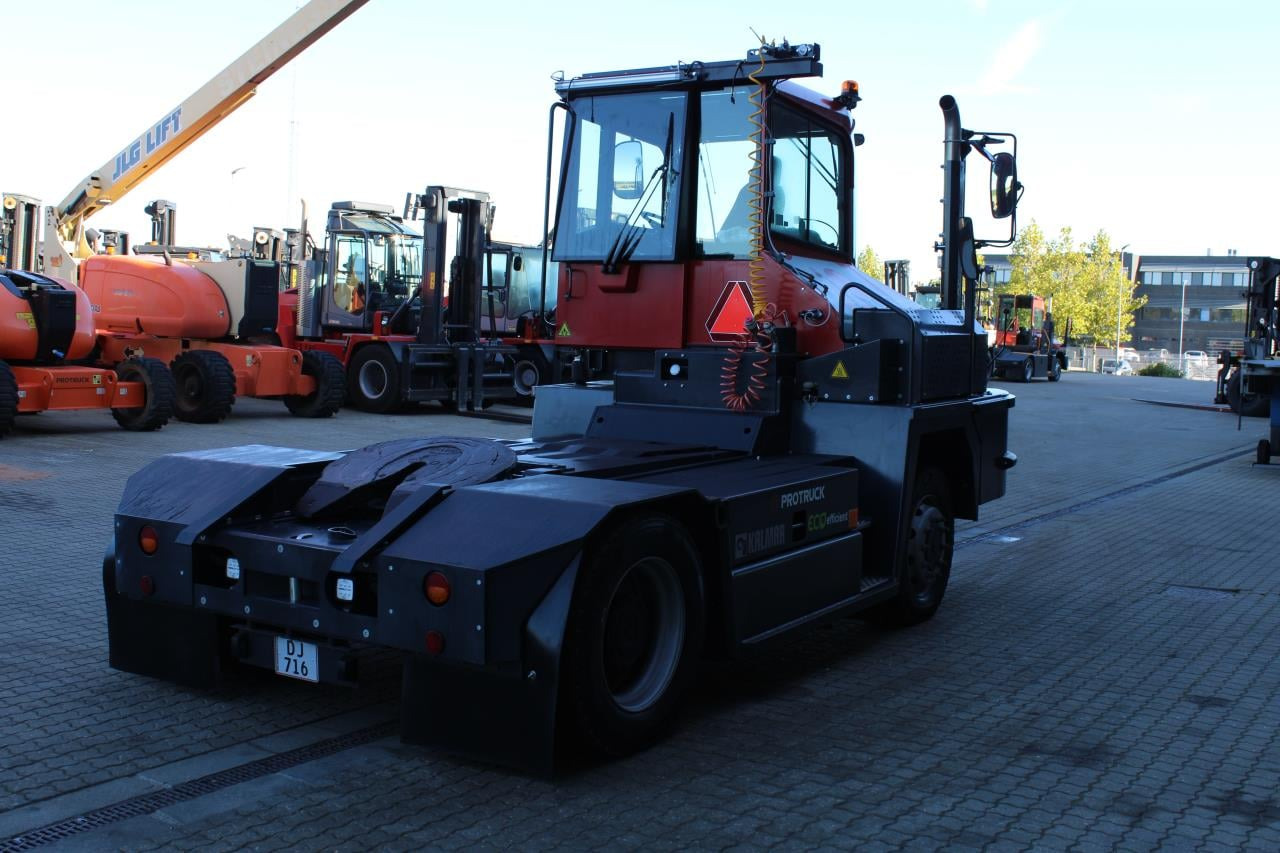 Kalmar TRL618I 4X4 - شاحنة نقل نصف مقطورة بالميناء: صورة 3 Kalmar TRL618I 4X4 - شاحنة نقل نصف مقطورة بالميناء: صورة 3