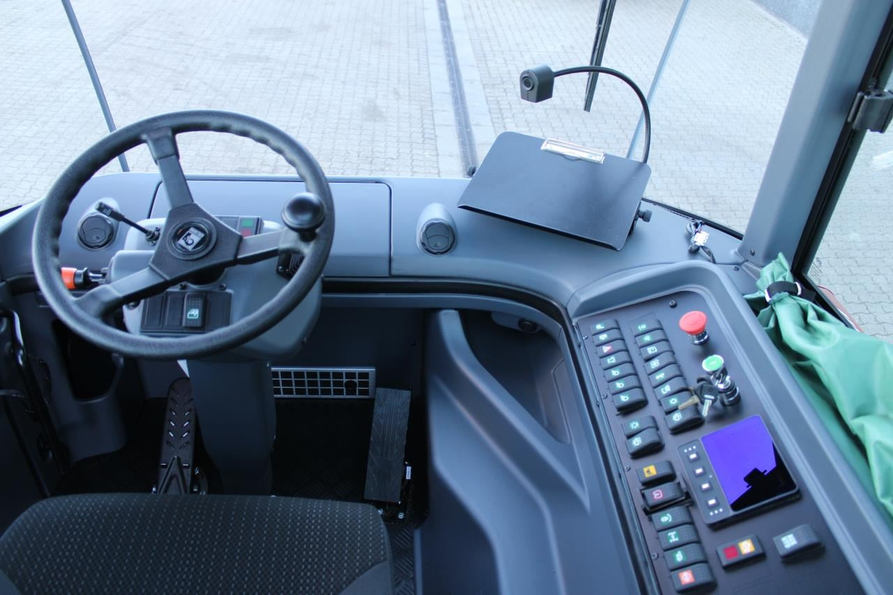 Kalmar TRL618I 4X4 - شاحنة نقل نصف مقطورة بالميناء: صورة 4 Kalmar TRL618I 4X4 - شاحنة نقل نصف مقطورة بالميناء: صورة 4