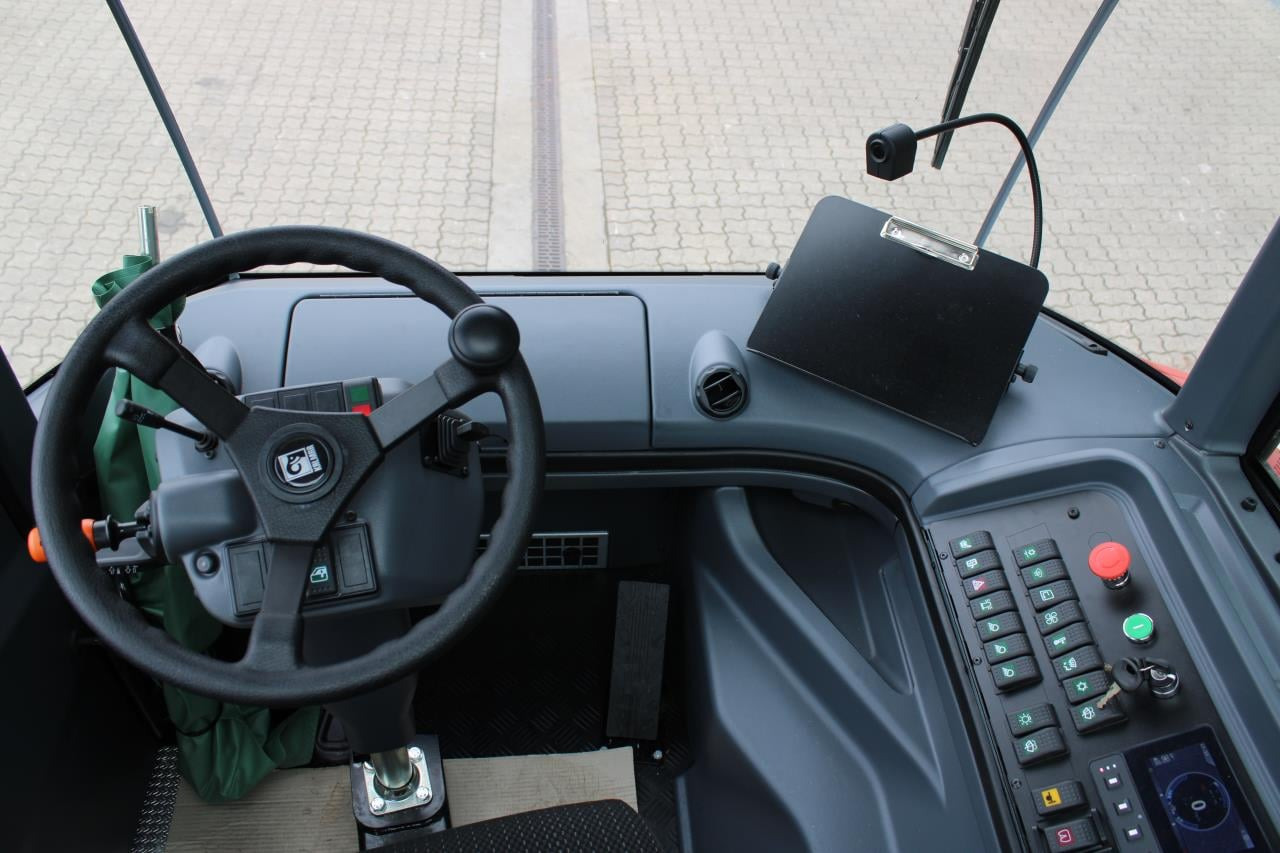 Kalmar TRL618I 4X4 - شاحنة نقل نصف مقطورة بالميناء: صورة 4 Kalmar TRL618I 4X4 - شاحنة نقل نصف مقطورة بالميناء: صورة 4