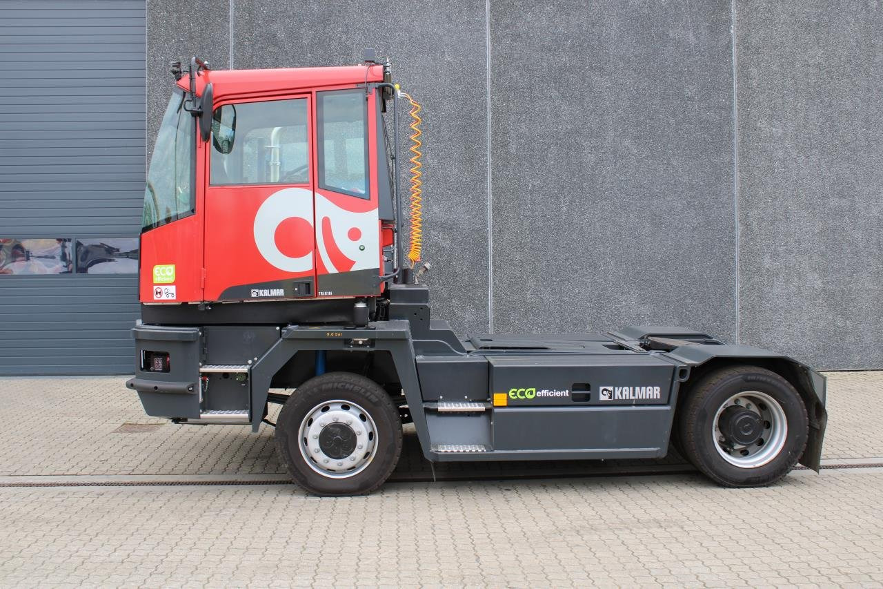 Kalmar TRL618I 4X4 - شاحنة نقل نصف مقطورة بالميناء: صورة 1 Kalmar TRL618I 4X4 - شاحنة نقل نصف مقطورة بالميناء: صورة 1
