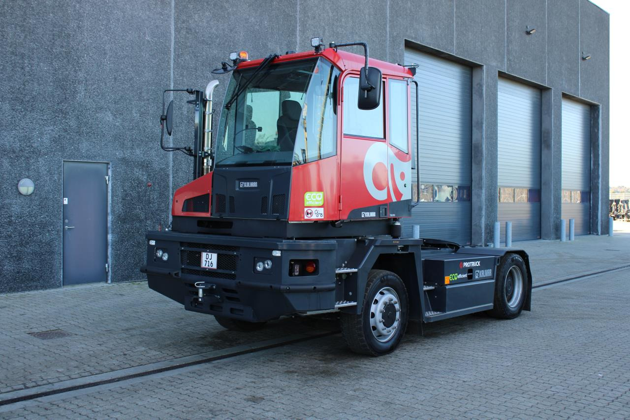 Kalmar TRL618I 4X4 - شاحنة نقل نصف مقطورة بالميناء: صورة 2 Kalmar TRL618I 4X4 - شاحنة نقل نصف مقطورة بالميناء: صورة 2