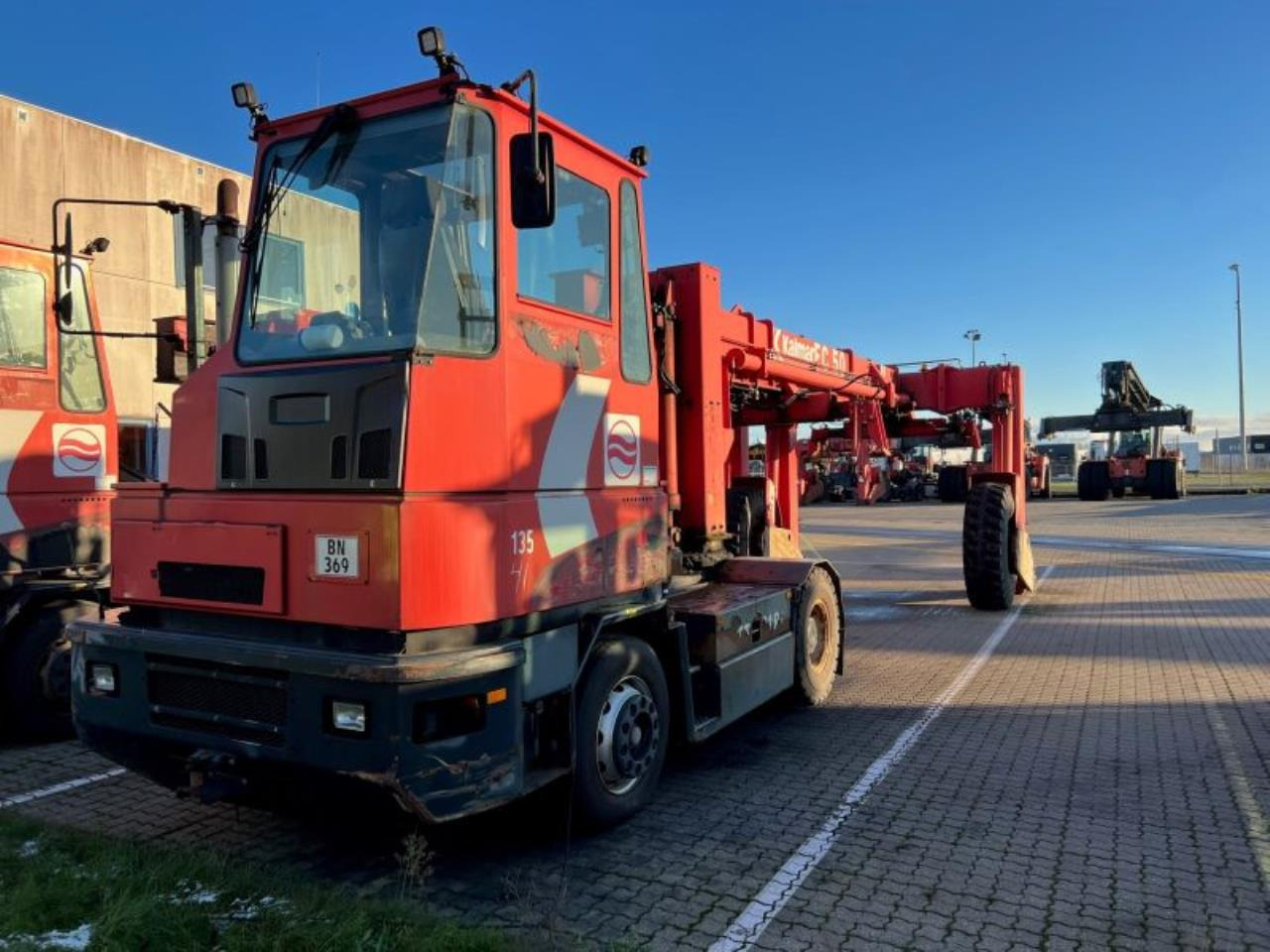 Kalmar TT618 - شاحنة نقل نصف مقطورة بالميناء: صورة 2 Kalmar TT618 - شاحنة نقل نصف مقطورة بالميناء: صورة 2