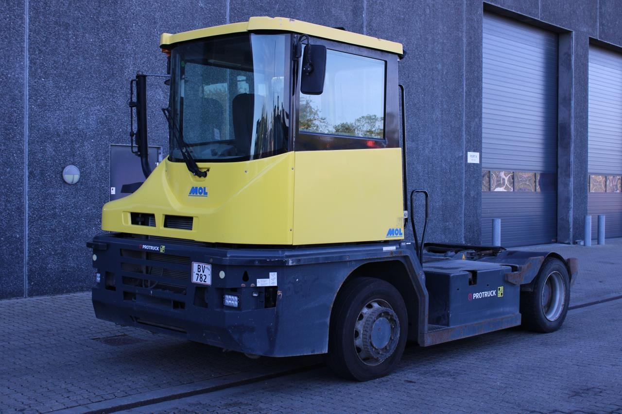 MOL RM255 4X4 - شاحنة نقل نصف مقطورة بالميناء: صورة 2 MOL RM255 4X4 - شاحنة نقل نصف مقطورة بالميناء: صورة 2