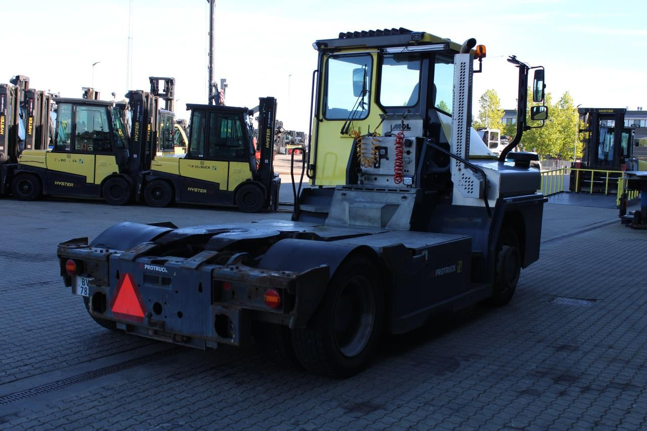 MOL RM255 4X4 - شاحنة نقل نصف مقطورة بالميناء: صورة 3 MOL RM255 4X4 - شاحنة نقل نصف مقطورة بالميناء: صورة 3