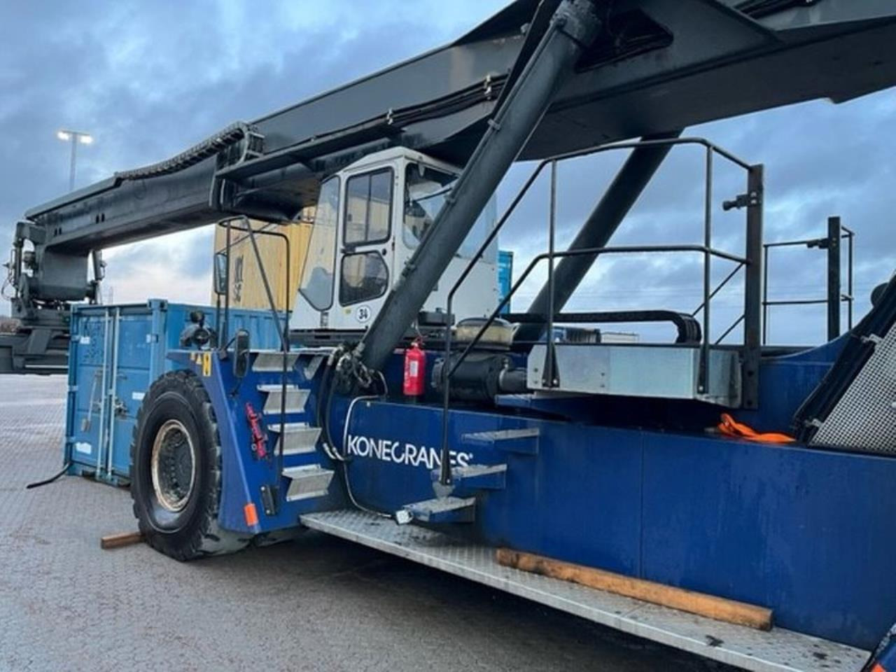 SMV 4531 TB5 - آلة حمل الحاويات في الأماكن الصغيرة: صورة 4 SMV 4531 TB5 - آلة حمل الحاويات في الأماكن الصغيرة: صورة 4