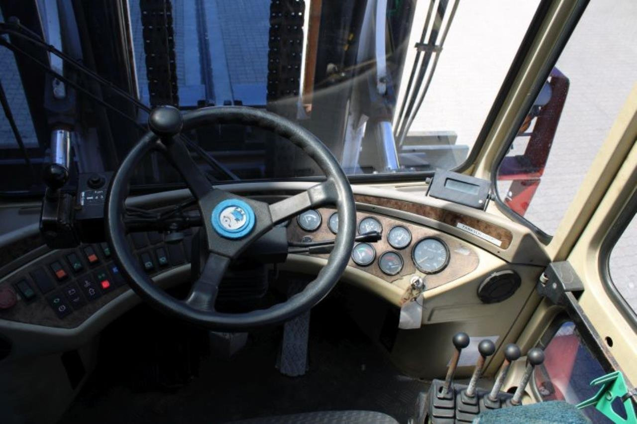 SveTruck 25120-42 - رافعة شوكية ديزل: صورة 4 SveTruck 25120-42 - رافعة شوكية ديزل: صورة 4