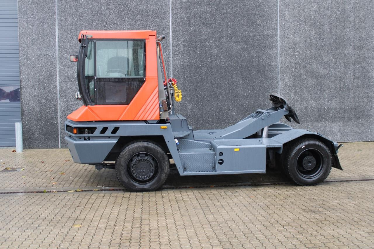 Terberg RT222 - شاحنة نقل نصف مقطورة بالميناء: صورة 1 Terberg RT222 - شاحنة نقل نصف مقطورة بالميناء: صورة 1