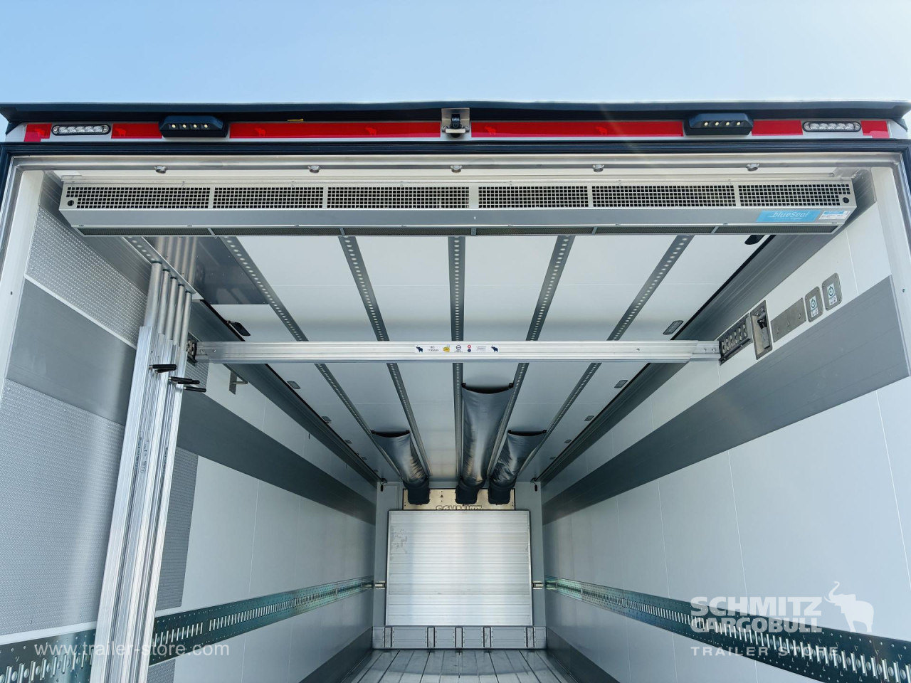 SCHMITZ Auflieger Tiefkühler Standard Taillift - نصف مقطورة ثابتة الحرارة: صورة 2 SCHMITZ Auflieger Tiefkühler Standard Taillift - نصف مقطورة ثابتة الحرارة: صورة 2