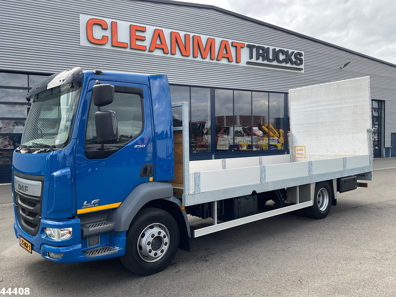 DAF FA LF 250 Euro 6 Autotransporter met laadklep - شاحنة نقل سيارات شاحنة: صورة 1 DAF FA LF 250 Euro 6 Autotransporter met laadklep - شاحنة نقل سيارات شاحنة: صورة 1