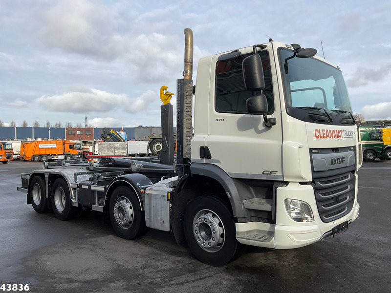 DAF FAC CF 370 8x2 NIEUWE Hyvalift 26 Ton haakarmsysteem!! Just 177.485 km! - شاحنة برافعة خطافية: صورة 3 DAF FAC CF 370 8x2 NIEUWE Hyvalift 26 Ton haakarmsysteem!! Just 177.485 km! - شاحنة برافعة خطافية: صورة 3
