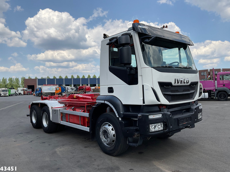 Iveco AD260T 6x4 Euro 6 AJK 20 haakarmsysteem - شاحنة برافعة خطافية: صورة 3 Iveco AD260T 6x4 Euro 6 AJK 20 haakarmsysteem - شاحنة برافعة خطافية: صورة 3