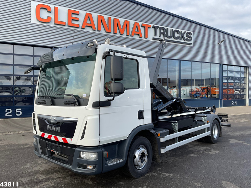 MAN TGL 12.220 Euro 6 12 Ton haakarmsysteem - شاحنة برافعة خطافية: صورة 1 MAN TGL 12.220 Euro 6 12 Ton haakarmsysteem - شاحنة برافعة خطافية: صورة 1