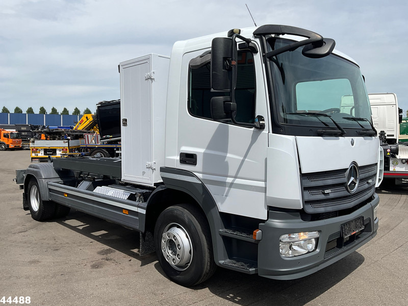 Mercedes-Benz Atego 1218 Euro 6 Manual 7 Ton haakarmsysteem - شاحنة برافعة خطافية: صورة 3 Mercedes-Benz Atego 1218 Euro 6 Manual 7 Ton haakarmsysteem - شاحنة برافعة خطافية: صورة 3