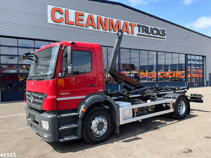 Mercedes-Benz Axor 1824 Euro 5 14 Ton haakarmsysteem - شاحنة برافعة خطافية: صورة 1 Mercedes-Benz Axor 1824 Euro 5 14 Ton haakarmsysteem - شاحنة برافعة خطافية: صورة 1