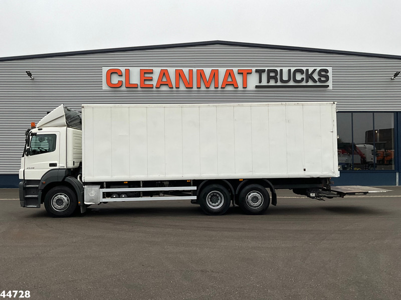 Mercedes-Benz Axor 2636 6x2 Dhollandia laadklep Just 265.901 km! - شاحنة صندوقية: صورة 1 Mercedes-Benz Axor 2636 6x2 Dhollandia laadklep Just 265.901 km! - شاحنة صندوقية: صورة 1