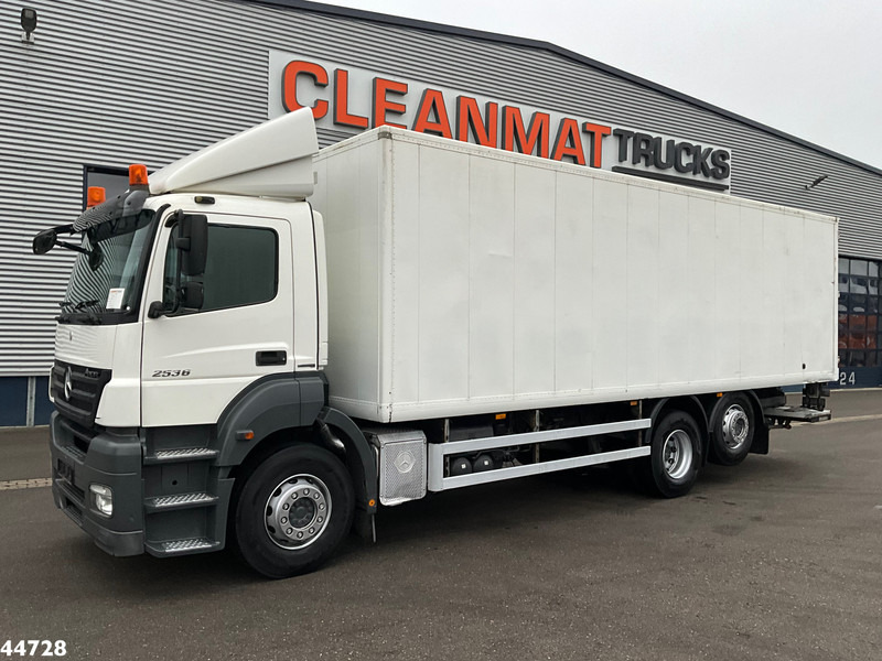 Mercedes-Benz Axor 2636 6x2 Dhollandia laadklep Just 265.901 km! - شاحنة صندوقية: صورة 3 Mercedes-Benz Axor 2636 6x2 Dhollandia laadklep Just 265.901 km! - شاحنة صندوقية: صورة 3
