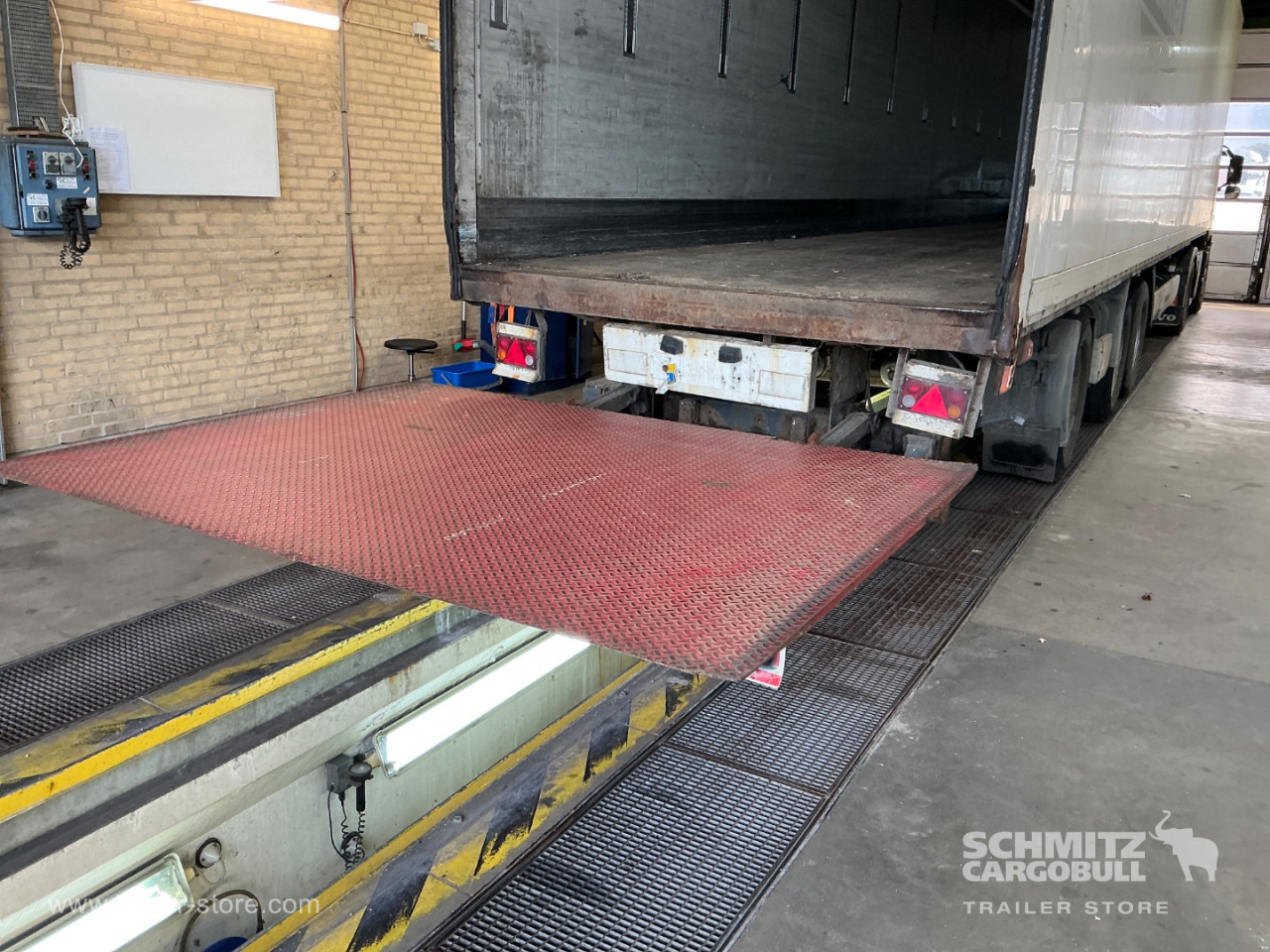 KRONE Dryfreight Standard Taillift - نصف مقطورة بصندوق مغلق: صورة 3 KRONE Dryfreight Standard Taillift - نصف مقطورة بصندوق مغلق: صورة 3