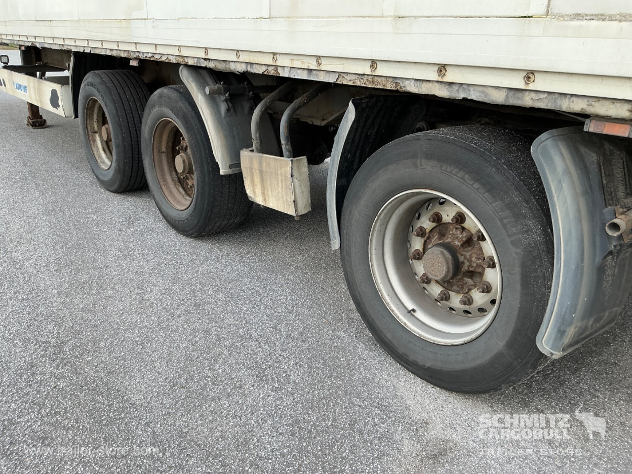 KRONE Dryfreight Standard Taillift - نصف مقطورة بصندوق مغلق: صورة 2 KRONE Dryfreight Standard Taillift - نصف مقطورة بصندوق مغلق: صورة 2