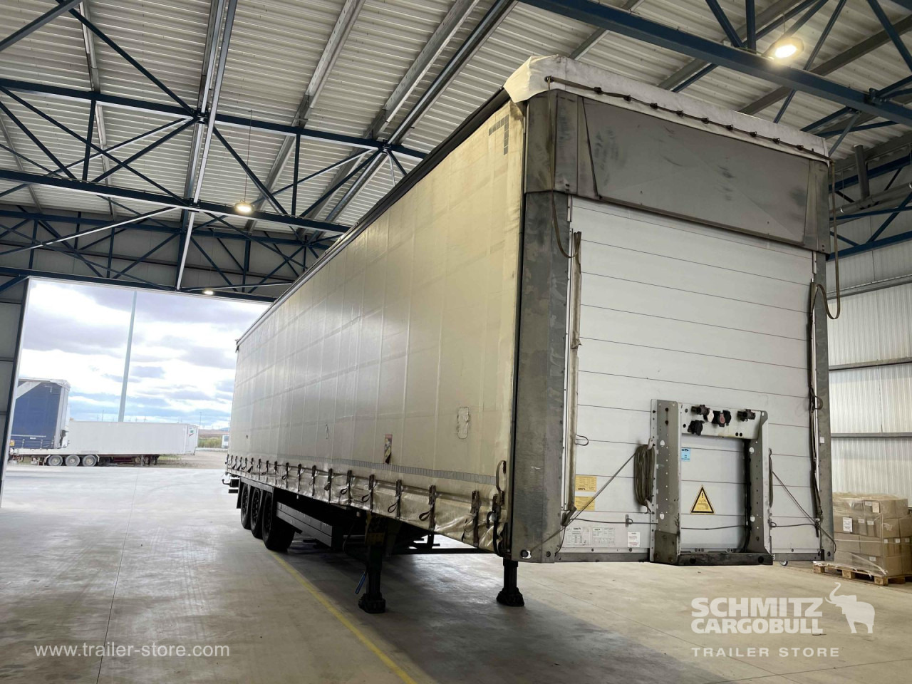SCHMITZ Semiremolque Lona Standard - نصف مقطورة بستائر جانبية: صورة 1 SCHMITZ Semiremolque Lona Standard - نصف مقطورة بستائر جانبية: صورة 1