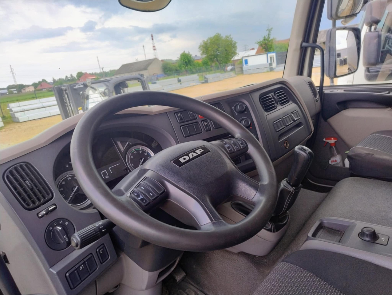 DAF LF 250 / Curtainsider 18 EPAL / sleeping cab - شاحنة ذات ستائر جانبية: صورة 5 DAF LF 250 / Curtainsider 18 EPAL / sleeping cab - شاحنة ذات ستائر جانبية: صورة 5