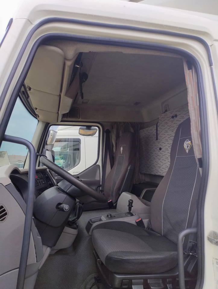 DAF LF 250 / Curtainsider 18 EPAL / sleeping cab - شاحنة ذات ستائر جانبية: صورة 4 DAF LF 250 / Curtainsider 18 EPAL / sleeping cab - شاحنة ذات ستائر جانبية: صورة 4