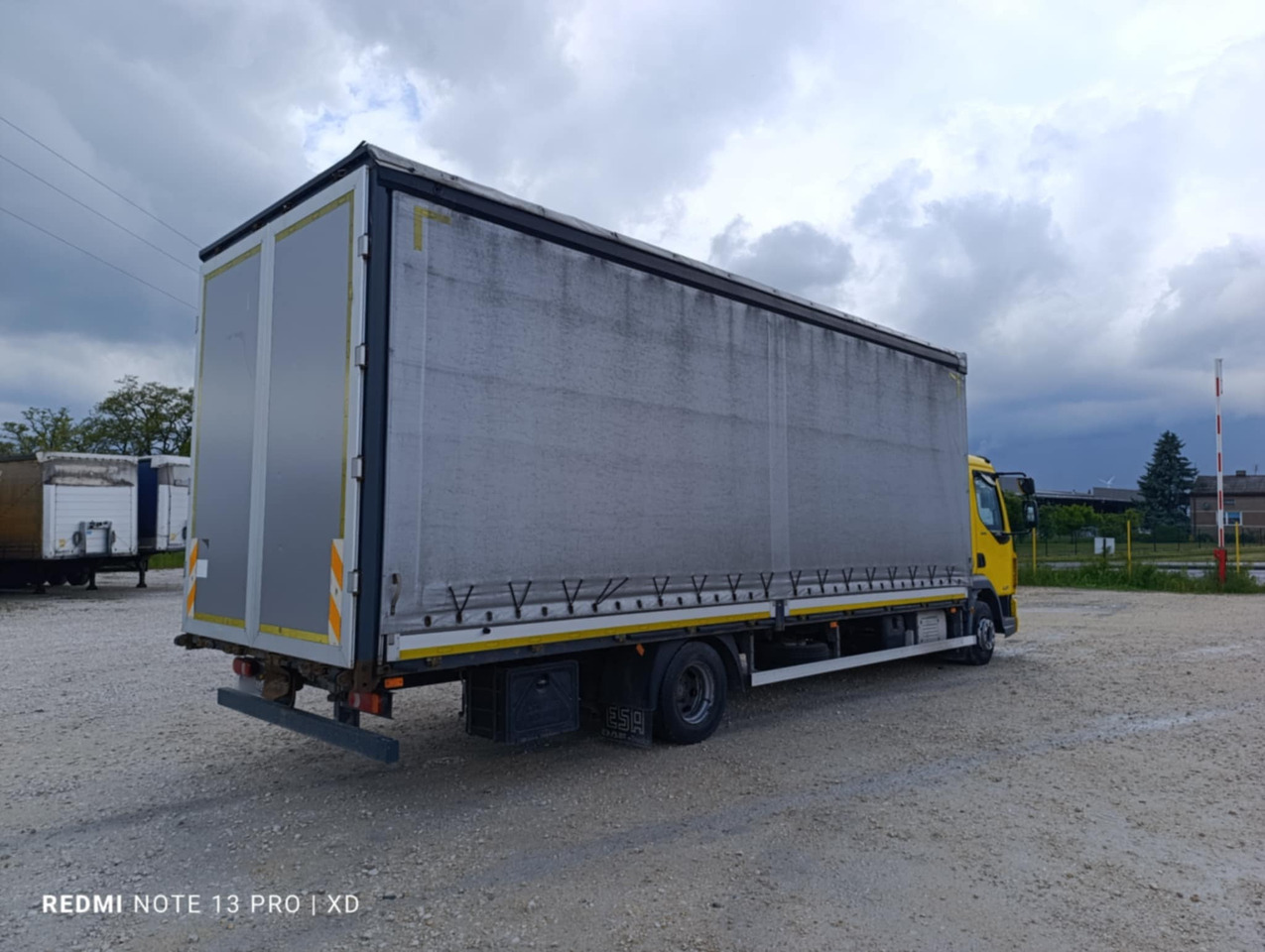 DAF LF 260 / Curtainsider 18 EPAL / sleeper cab - شاحنة ذات ستائر جانبية: صورة 4 DAF LF 260 / Curtainsider 18 EPAL / sleeper cab - شاحنة ذات ستائر جانبية: صورة 4