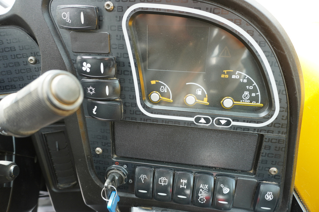 تأجير JCB 526-56 AGRI Plus / 5.6 m telescopic loader / joystick JCB 526-56 AGRI Plus / 5.6 m telescopic loader / joystick: صورة 33