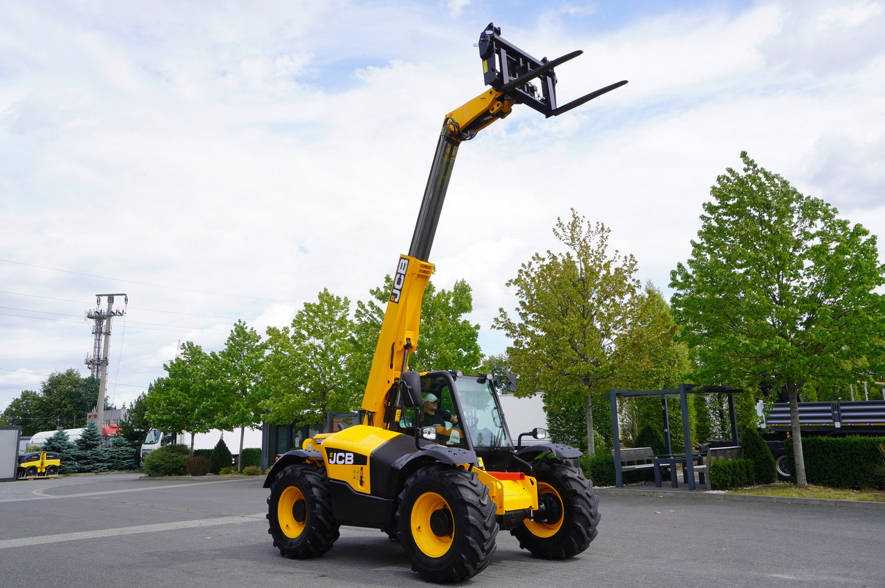 تأجير JCB 526-56 AGRI Plus / 5.6 m telescopic loader / joystick JCB 526-56 AGRI Plus / 5.6 m telescopic loader / joystick: صورة 12