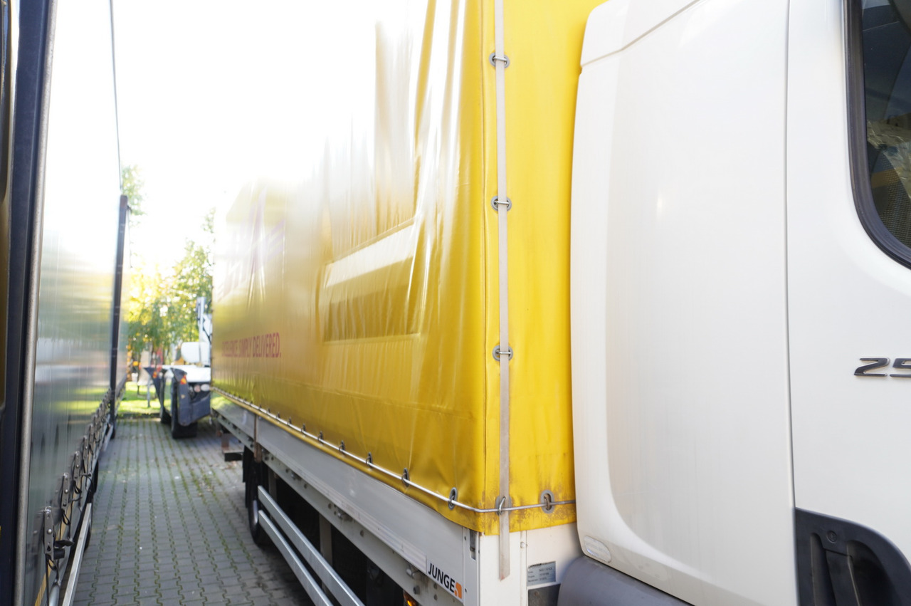 JUNGE Body Tarpaulin JUNGE / 18 Europallets / 2015 - حاوية ذات ستائر جانبية: صورة 4 JUNGE Body Tarpaulin JUNGE / 18 Europallets / 2015 - حاوية ذات ستائر جانبية: صورة 4