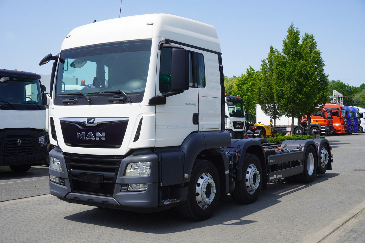 MAN TGS 35.420 8×2 / Chassis 6.4 m / 3 steered axles - شاحنة كرين: صورة 2 MAN TGS 35.420 8×2 / Chassis 6.4 m / 3 steered axles - شاحنة كرين: صورة 2