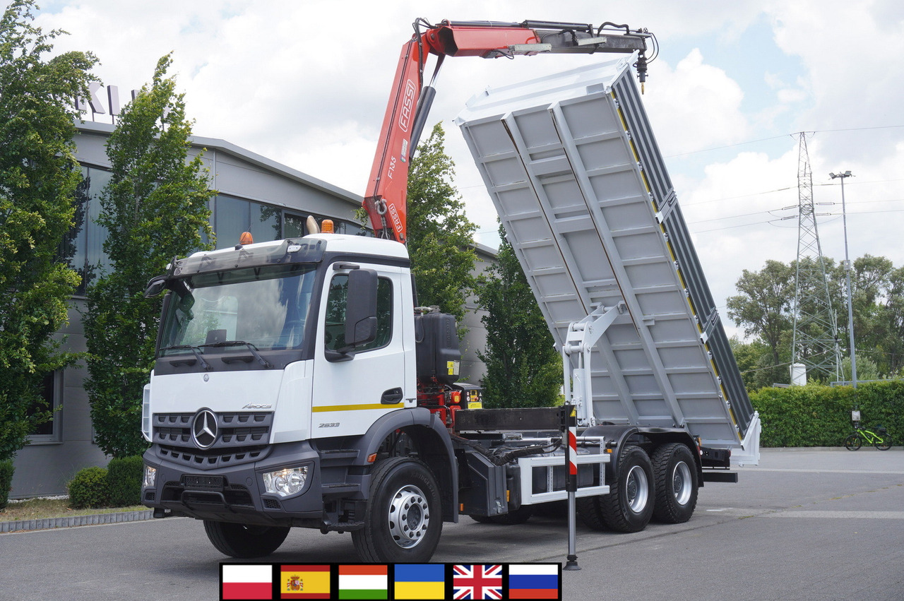 MERCEDES-BENZ AROCS 2633 6x4 / 5.5 T crane FASSI F135 / Tipper 15 EPAL - شاحنات مسطحة, شاحنة كرين: صورة 1 MERCEDES-BENZ AROCS 2633 6x4 / 5.5 T crane FASSI F135 / Tipper 15 EPAL - شاحنات مسطحة, شاحنة كرين: صورة 1