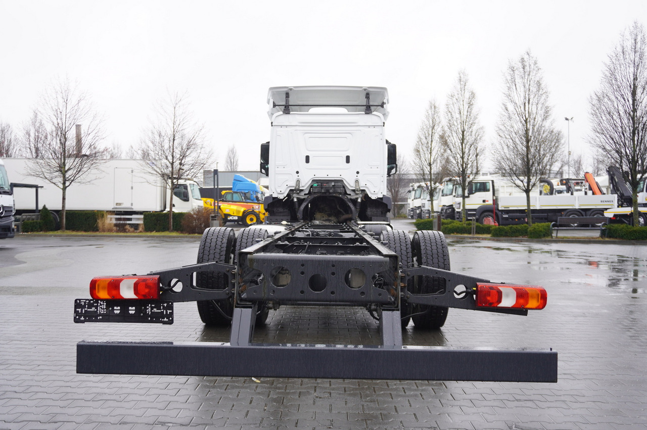 MERCEDES-BENZ Actros 1824 / 9.1 m chassis / sleeping cabin - شاحنة بهيكل معدني للمقصورة: صورة 4 MERCEDES-BENZ Actros 1824 / 9.1 m chassis / sleeping cabin - شاحنة بهيكل معدني للمقصورة: صورة 4