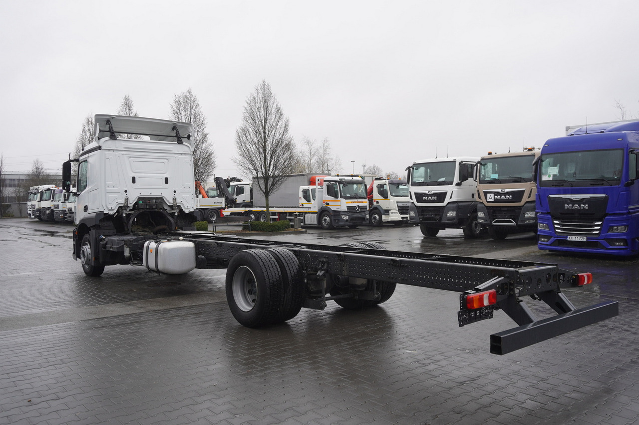 MERCEDES-BENZ Actros 1824 / 9.1 m chassis / sleeping cabin - شاحنة بهيكل معدني للمقصورة: صورة 5 MERCEDES-BENZ Actros 1824 / 9.1 m chassis / sleeping cabin - شاحنة بهيكل معدني للمقصورة: صورة 5