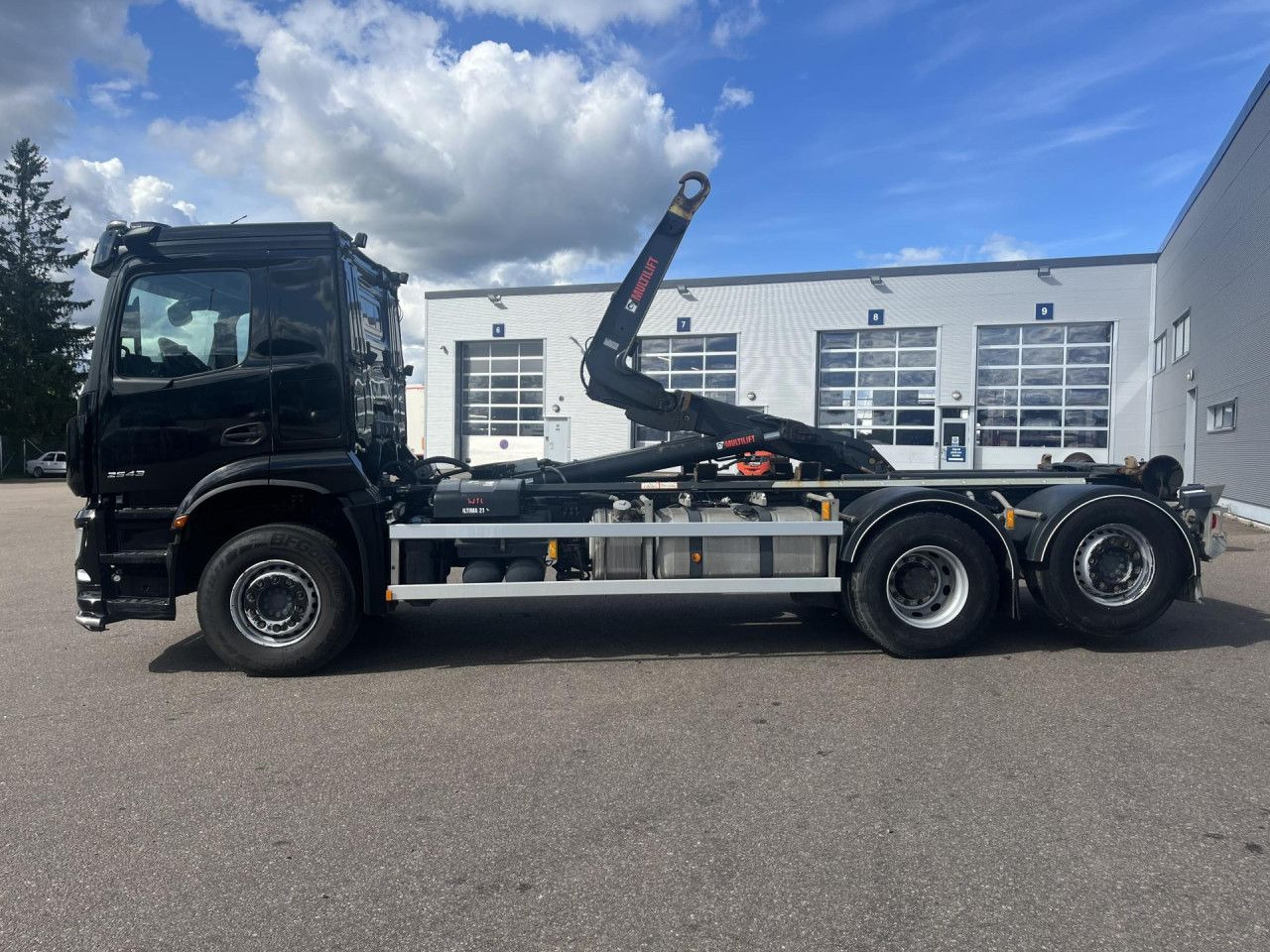 MERCEDES-BENZ Arocs 2543 6x2*4 / 21t Hooklift HIAB ULT21Z56 / 2022 - شاحنة برافعة خطافية: صورة 1 MERCEDES-BENZ Arocs 2543 6x2*4 / 21t Hooklift HIAB ULT21Z56 / 2022 - شاحنة برافعة خطافية: صورة 1