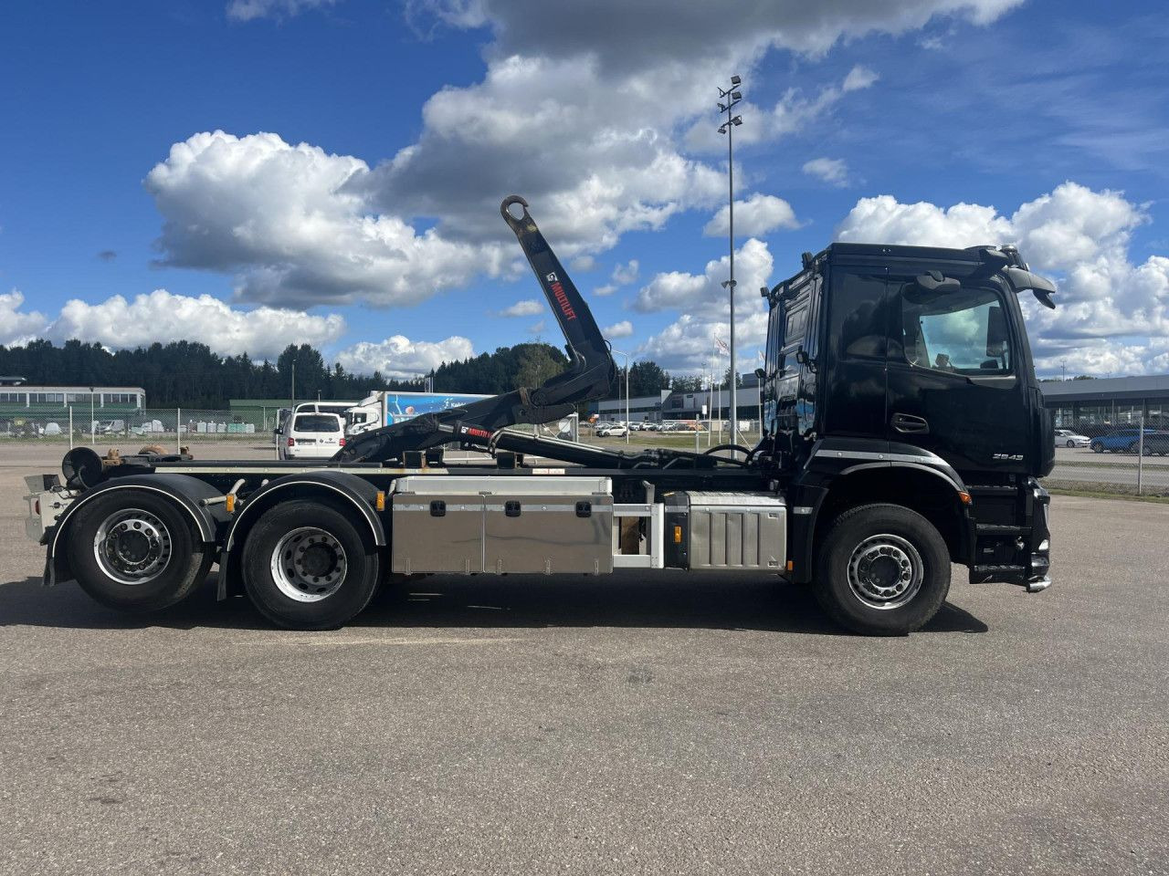 MERCEDES-BENZ Arocs 2543 6x2*4 / 21t Hooklift HIAB ULT21Z56 / 2022 - شاحنة برافعة خطافية: صورة 4 MERCEDES-BENZ Arocs 2543 6x2*4 / 21t Hooklift HIAB ULT21Z56 / 2022 - شاحنة برافعة خطافية: صورة 4