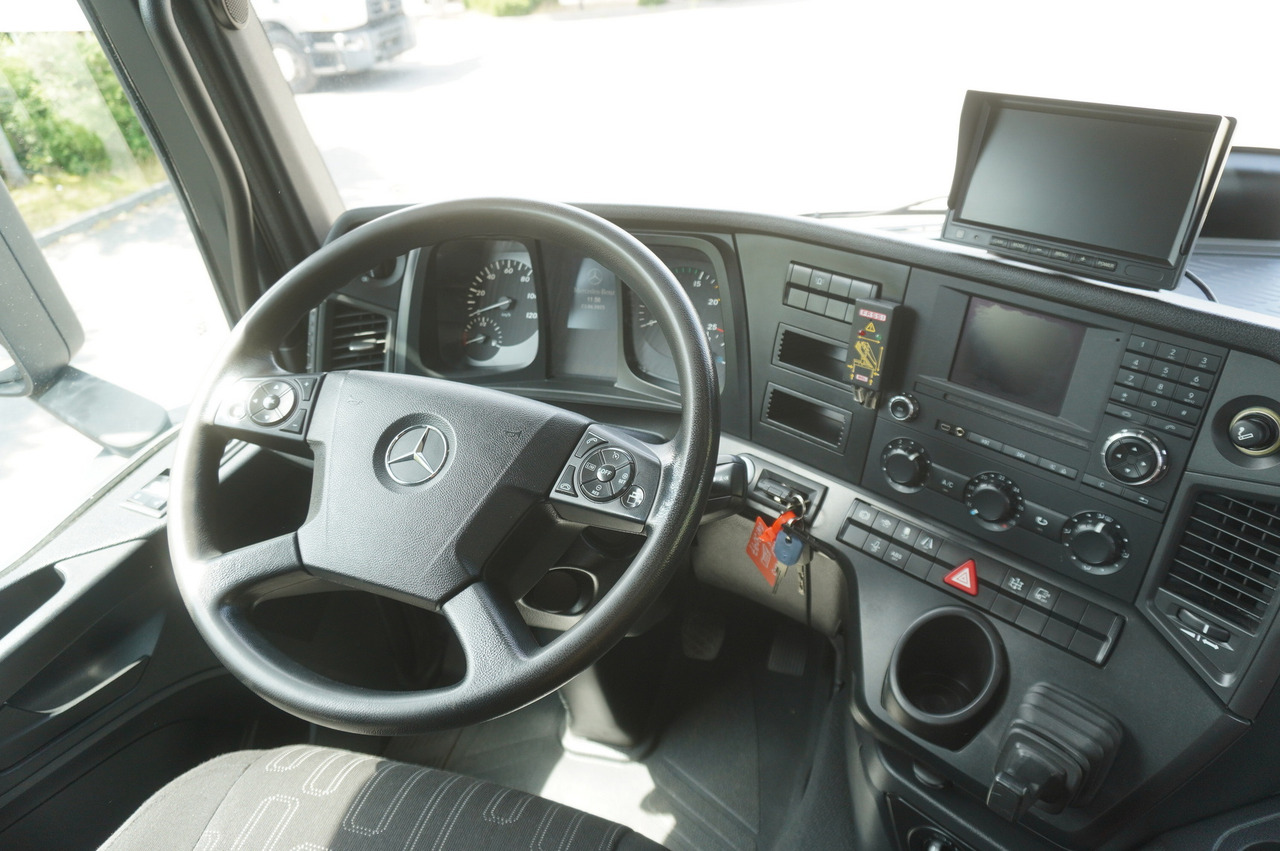 شاحنة كرين MERCEDES-BENZ Arocs 2633 flatbed truck / Crane FASSI F155A.0.23 / REMOTE CONTROL / 230,000 km: صورة 24