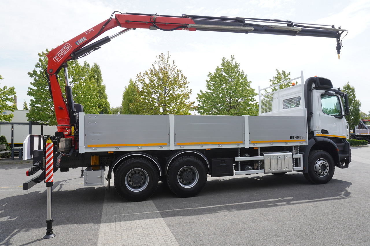 شاحنة كرين MERCEDES-BENZ Arocs 2633 flatbed truck / Crane FASSI F155A.0.23 / REMOTE CONTROL / 230,000 km: صورة 6