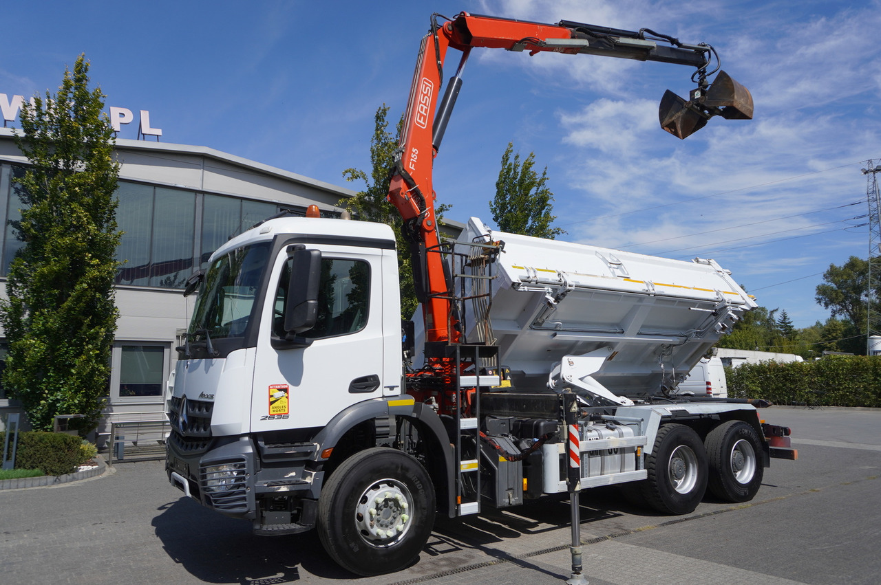 MERCEDES-BENZ Arocs 2636 / 6x4 / HDS Fassi / 3-Way Tipper / Bortmatic - شاحنة كرين: صورة 2 MERCEDES-BENZ Arocs 2636 / 6x4 / HDS Fassi / 3-Way Tipper / Bortmatic - شاحنة كرين: صورة 2