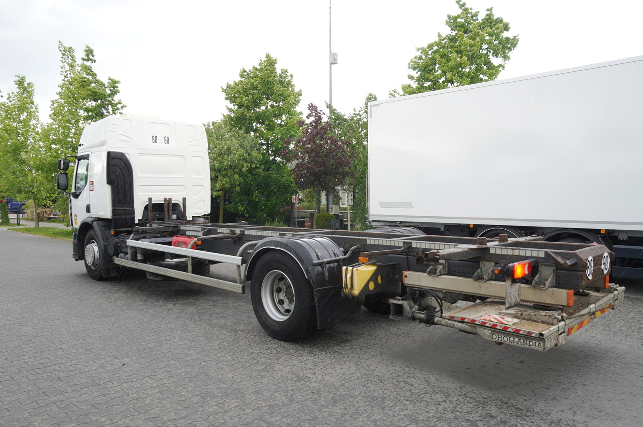RENAULT D19 Wide Glob / BDF / load capacity 11t / 280 thousand km / tail lift - شاحنة بهيكل معدني للمقصورة: صورة 3 RENAULT D19 Wide Glob / BDF / load capacity 11t / 280 thousand km / tail lift - شاحنة بهيكل معدني للمقصورة: صورة 3